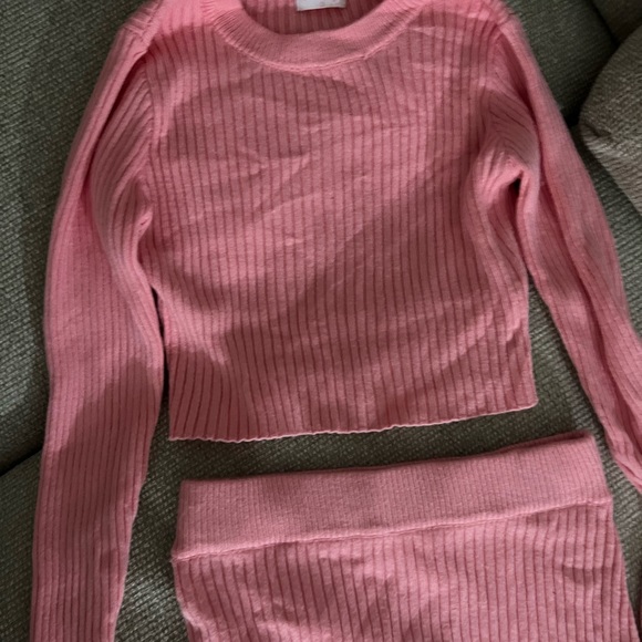 Two piece set - Picture 3 of 3